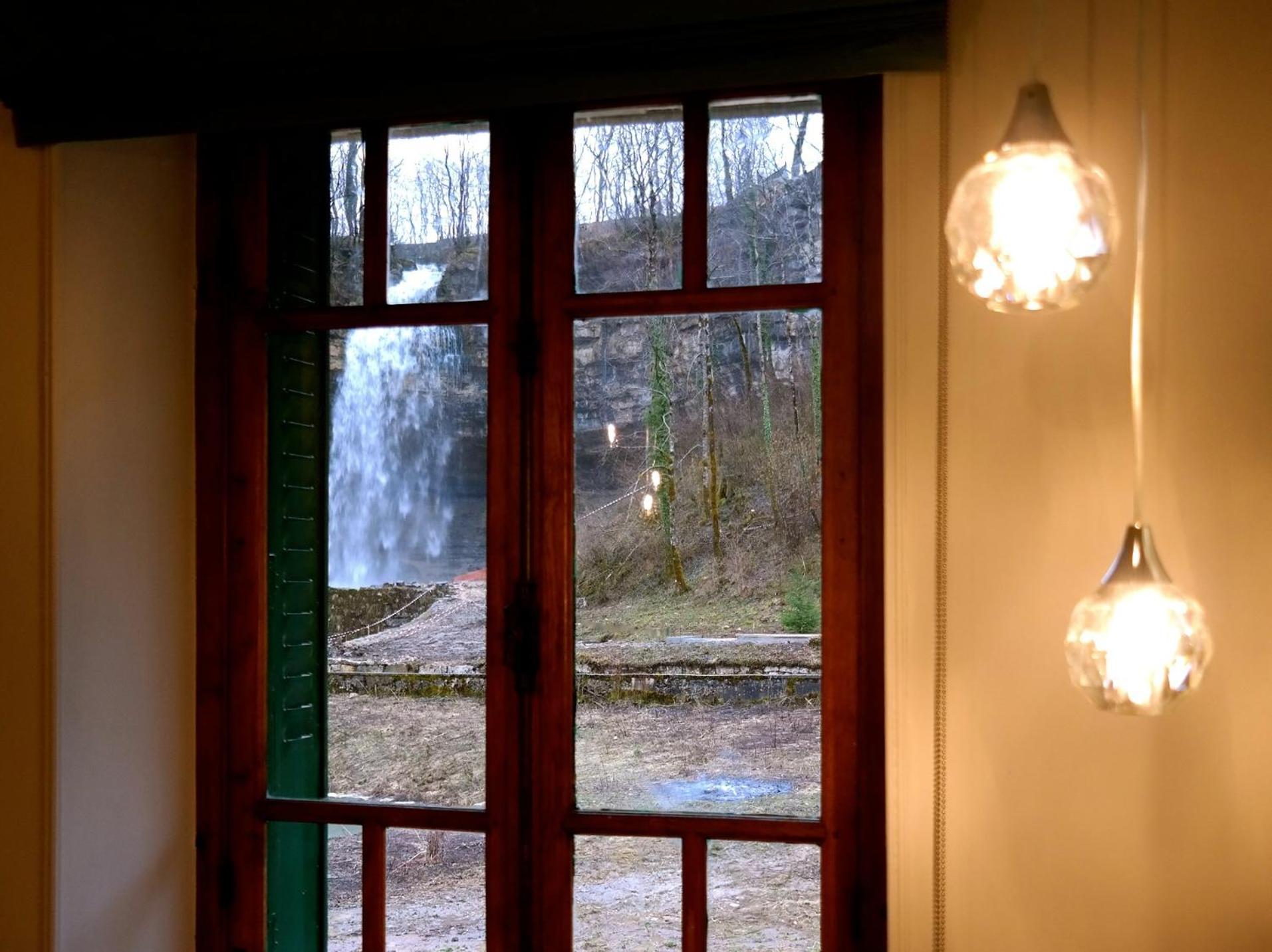 Au Moulin Des Fees - Maison D'Hotes Cascades Du Herisson Bonlieu Стая снимка
